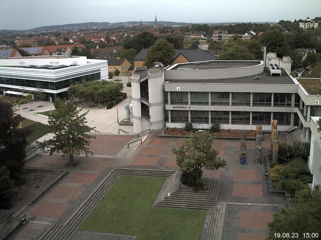 Foto der Webcam: Verwaltungsgebäude, Innenhof mit Audimax, Hörsaal-Gebäude 1