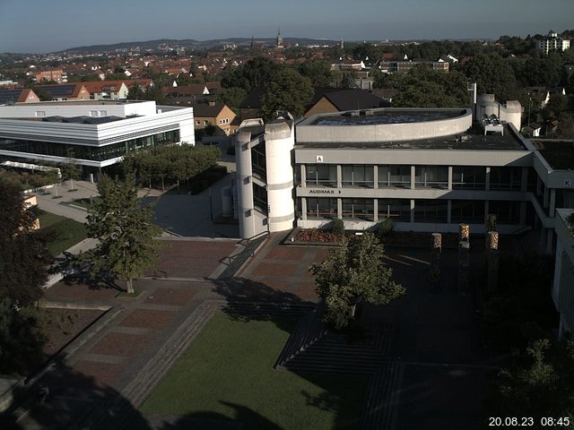 Foto der Webcam: Verwaltungsgebäude, Innenhof mit Audimax, Hörsaal-Gebäude 1