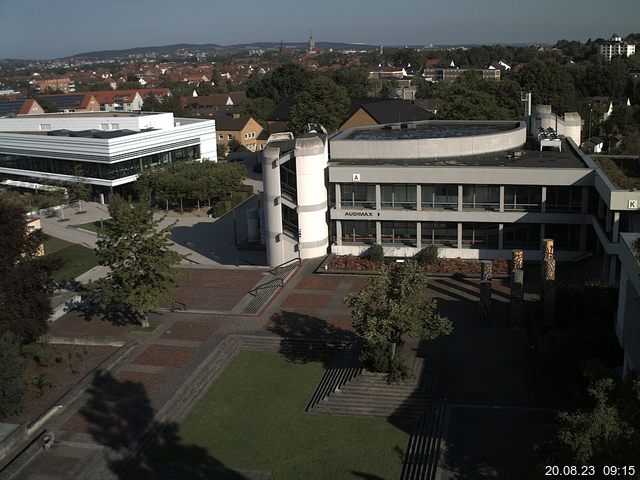 Foto der Webcam: Verwaltungsgebäude, Innenhof mit Audimax, Hörsaal-Gebäude 1