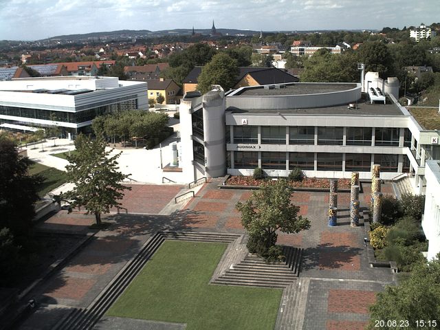 Foto der Webcam: Verwaltungsgebäude, Innenhof mit Audimax, Hörsaal-Gebäude 1