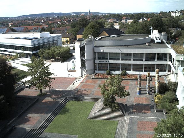 Foto der Webcam: Verwaltungsgebäude, Innenhof mit Audimax, Hörsaal-Gebäude 1