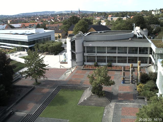 Foto der Webcam: Verwaltungsgebäude, Innenhof mit Audimax, Hörsaal-Gebäude 1