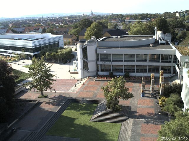 Foto der Webcam: Verwaltungsgebäude, Innenhof mit Audimax, Hörsaal-Gebäude 1