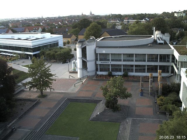 Foto der Webcam: Verwaltungsgebäude, Innenhof mit Audimax, Hörsaal-Gebäude 1