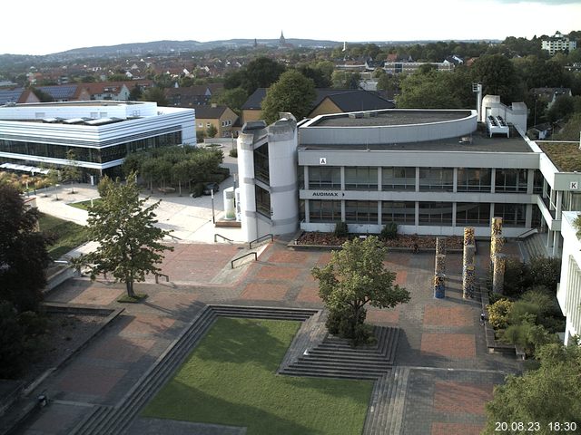 Foto der Webcam: Verwaltungsgebäude, Innenhof mit Audimax, Hörsaal-Gebäude 1