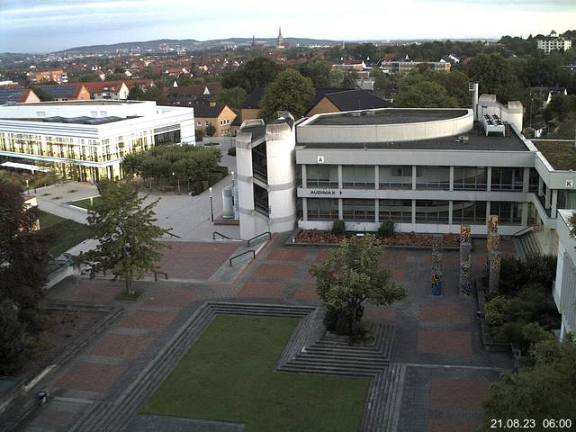 Foto der Webcam: Verwaltungsgebäude, Innenhof mit Audimax, Hörsaal-Gebäude 1