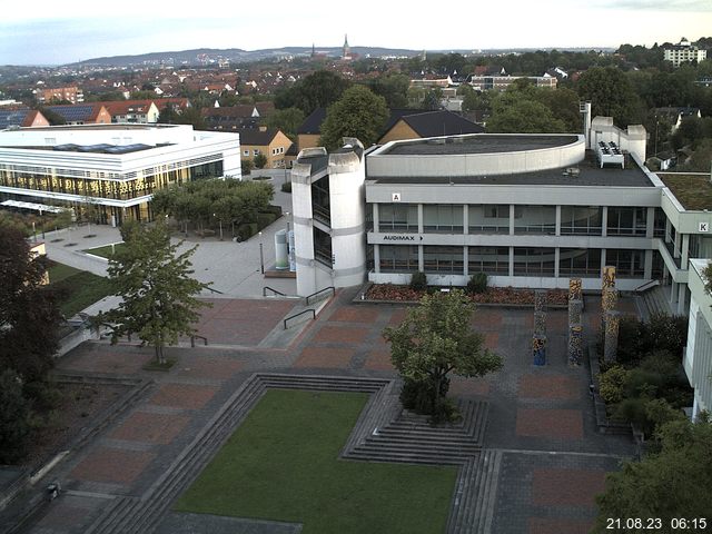 Foto der Webcam: Verwaltungsgebäude, Innenhof mit Audimax, Hörsaal-Gebäude 1