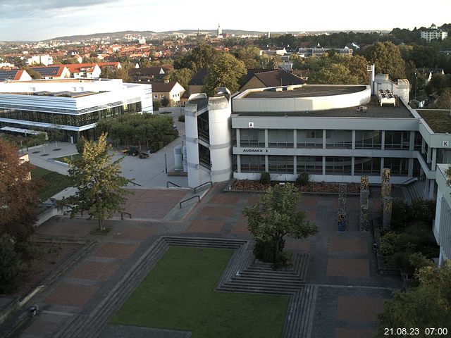 Foto der Webcam: Verwaltungsgebäude, Innenhof mit Audimax, Hörsaal-Gebäude 1