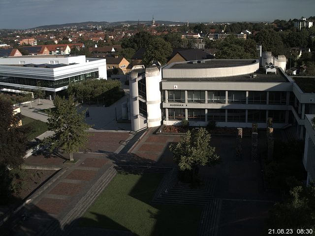 Foto der Webcam: Verwaltungsgebäude, Innenhof mit Audimax, Hörsaal-Gebäude 1