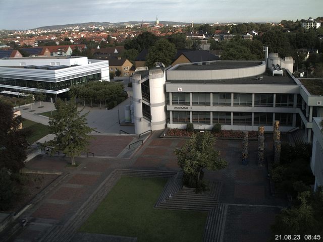 Foto der Webcam: Verwaltungsgebäude, Innenhof mit Audimax, Hörsaal-Gebäude 1