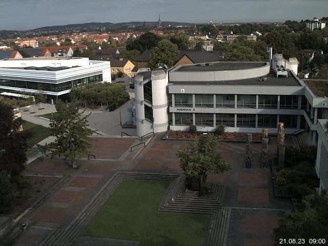 Foto der Webcam: Verwaltungsgebäude, Innenhof mit Audimax, Hörsaal-Gebäude 1