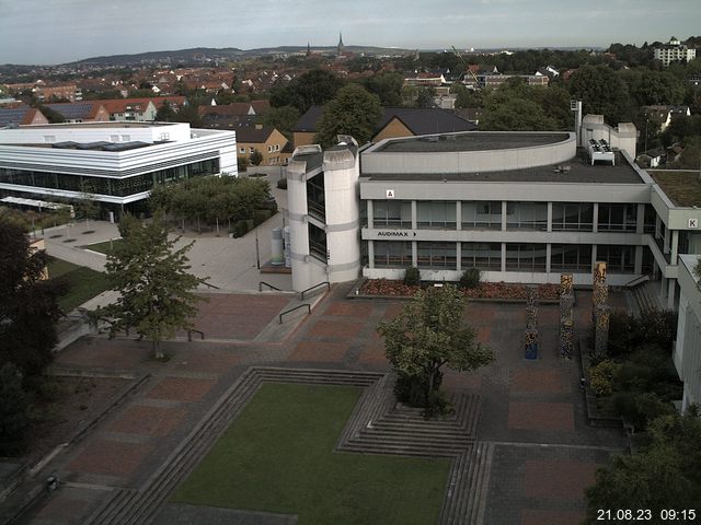 Foto der Webcam: Verwaltungsgebäude, Innenhof mit Audimax, Hörsaal-Gebäude 1