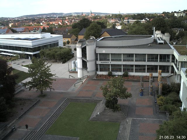 Foto der Webcam: Verwaltungsgebäude, Innenhof mit Audimax, Hörsaal-Gebäude 1