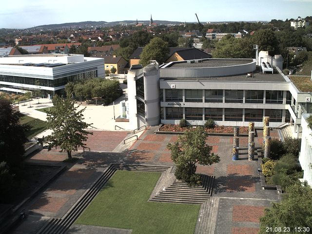 Foto der Webcam: Verwaltungsgebäude, Innenhof mit Audimax, Hörsaal-Gebäude 1