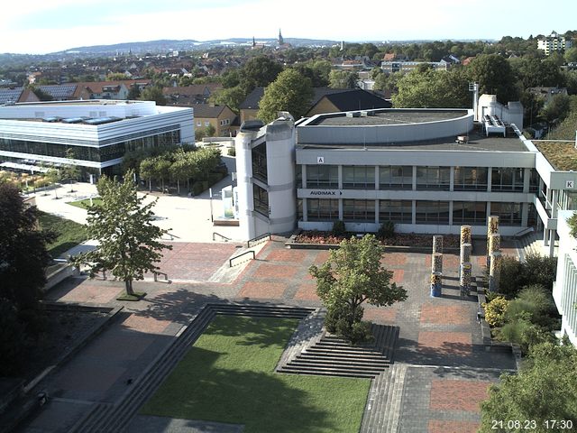 Foto der Webcam: Verwaltungsgebäude, Innenhof mit Audimax, Hörsaal-Gebäude 1