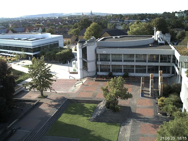 Foto der Webcam: Verwaltungsgebäude, Innenhof mit Audimax, Hörsaal-Gebäude 1