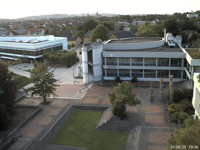 Foto der Webcam: Verwaltungsgebäude, Innenhof mit Audimax, Hörsaal-Gebäude 1