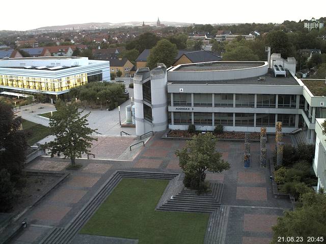 Foto der Webcam: Verwaltungsgebäude, Innenhof mit Audimax, Hörsaal-Gebäude 1