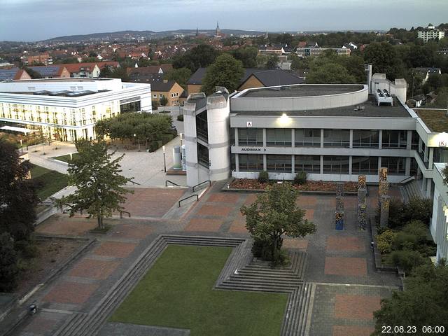 Foto der Webcam: Verwaltungsgebäude, Innenhof mit Audimax, Hörsaal-Gebäude 1