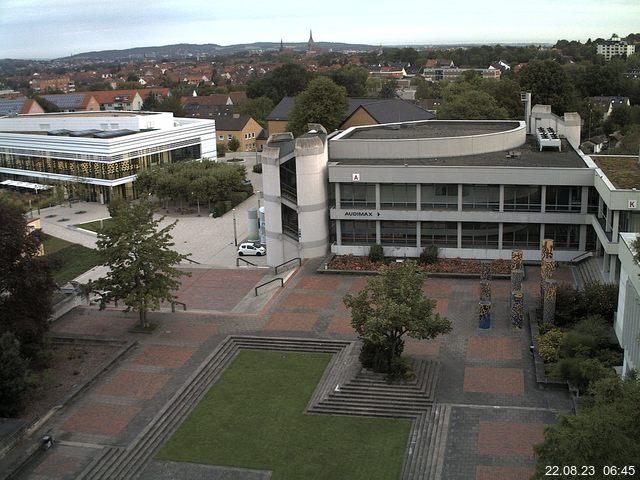 Foto der Webcam: Verwaltungsgebäude, Innenhof mit Audimax, Hörsaal-Gebäude 1