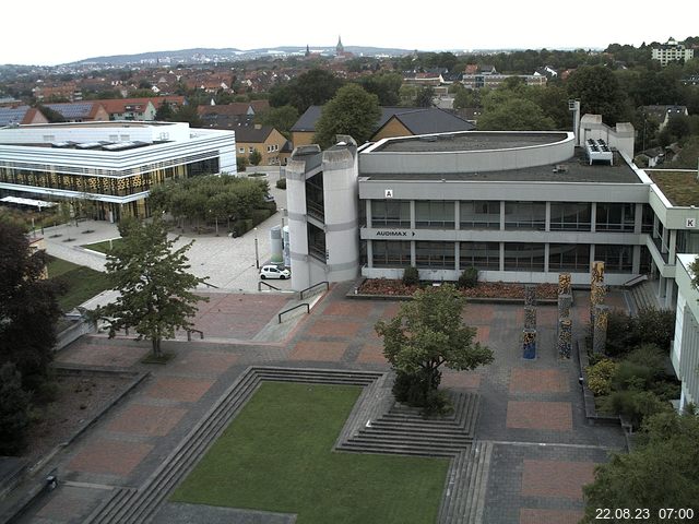 Foto der Webcam: Verwaltungsgebäude, Innenhof mit Audimax, Hörsaal-Gebäude 1