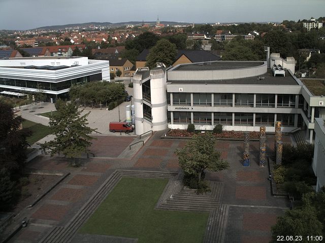 Foto der Webcam: Verwaltungsgebäude, Innenhof mit Audimax, Hörsaal-Gebäude 1