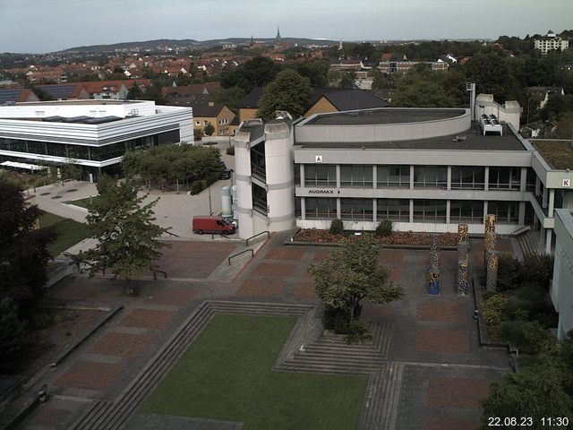 Foto der Webcam: Verwaltungsgebäude, Innenhof mit Audimax, Hörsaal-Gebäude 1