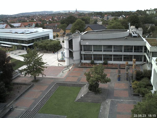 Foto der Webcam: Verwaltungsgebäude, Innenhof mit Audimax, Hörsaal-Gebäude 1