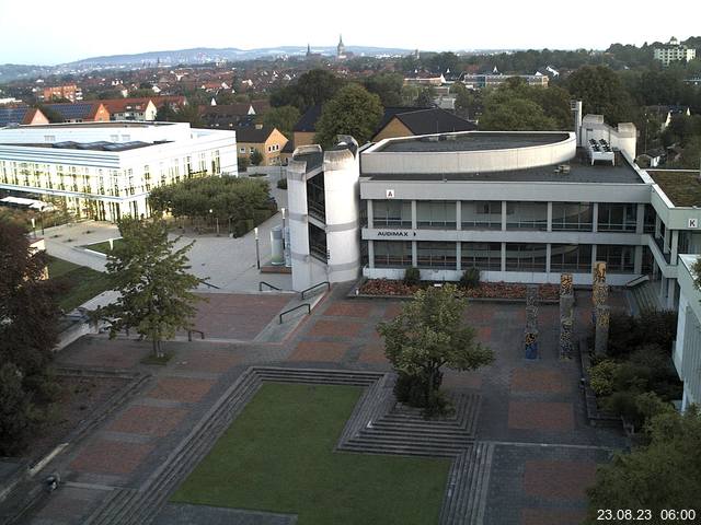 Foto der Webcam: Verwaltungsgebäude, Innenhof mit Audimax, Hörsaal-Gebäude 1