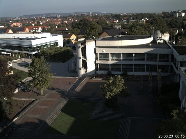 Foto der Webcam: Verwaltungsgebäude, Innenhof mit Audimax, Hörsaal-Gebäude 1