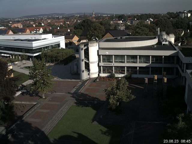 Foto der Webcam: Verwaltungsgebäude, Innenhof mit Audimax, Hörsaal-Gebäude 1