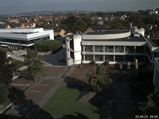 Foto der Webcam: Verwaltungsgebäude, Innenhof mit Audimax, Hörsaal-Gebäude 1