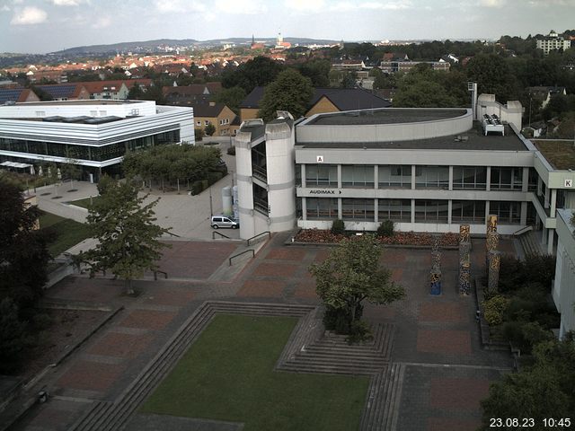 Foto der Webcam: Verwaltungsgebäude, Innenhof mit Audimax, Hörsaal-Gebäude 1