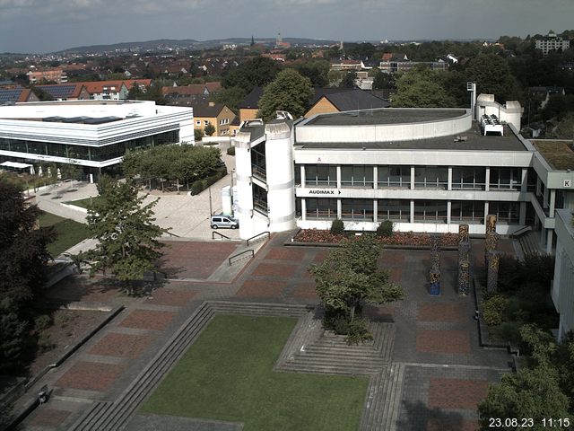 Foto der Webcam: Verwaltungsgebäude, Innenhof mit Audimax, Hörsaal-Gebäude 1