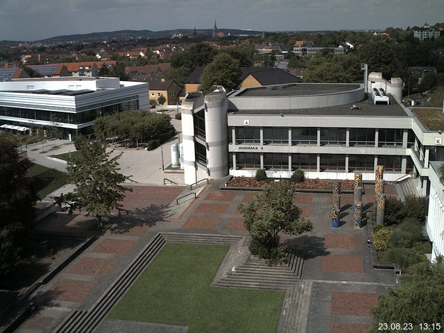 Foto der Webcam: Verwaltungsgebäude, Innenhof mit Audimax, Hörsaal-Gebäude 1