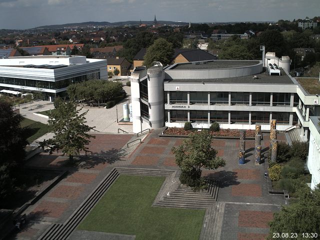 Foto der Webcam: Verwaltungsgebäude, Innenhof mit Audimax, Hörsaal-Gebäude 1