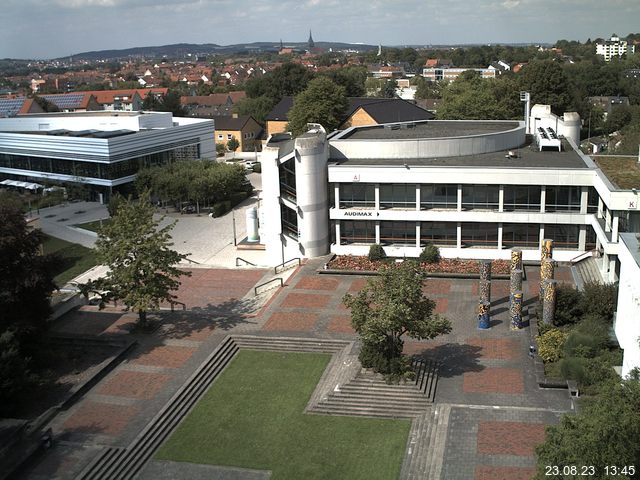 Foto der Webcam: Verwaltungsgebäude, Innenhof mit Audimax, Hörsaal-Gebäude 1