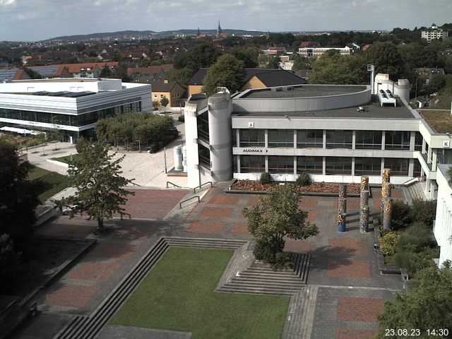 Foto der Webcam: Verwaltungsgebäude, Innenhof mit Audimax, Hörsaal-Gebäude 1