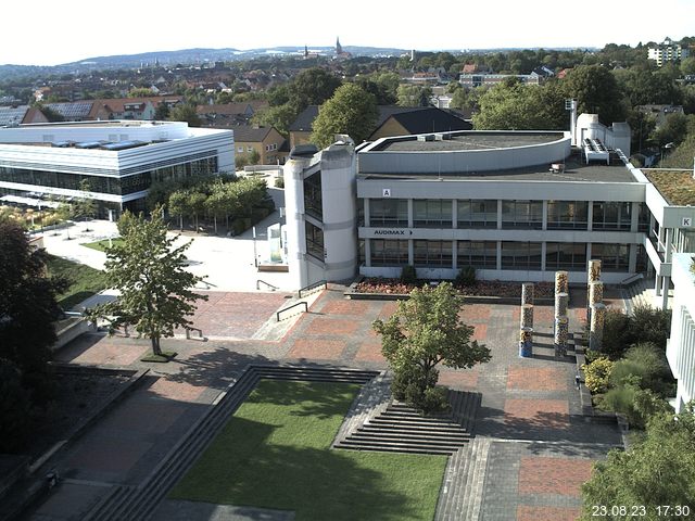 Foto der Webcam: Verwaltungsgebäude, Innenhof mit Audimax, Hörsaal-Gebäude 1