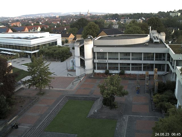 Foto der Webcam: Verwaltungsgebäude, Innenhof mit Audimax, Hörsaal-Gebäude 1