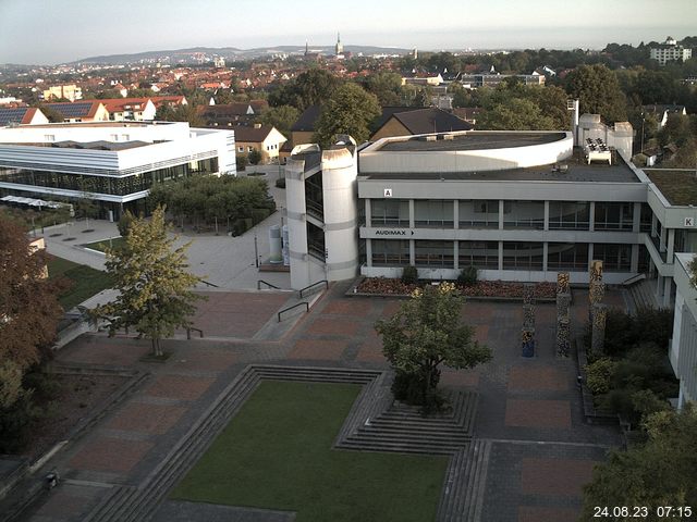 Foto der Webcam: Verwaltungsgebäude, Innenhof mit Audimax, Hörsaal-Gebäude 1