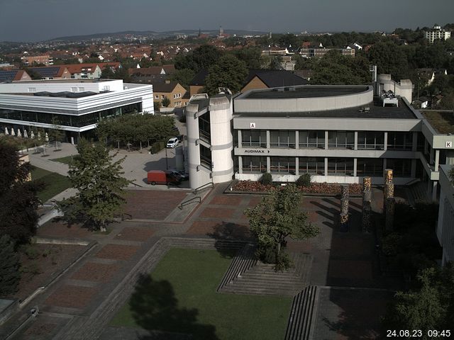 Foto der Webcam: Verwaltungsgebäude, Innenhof mit Audimax, Hörsaal-Gebäude 1