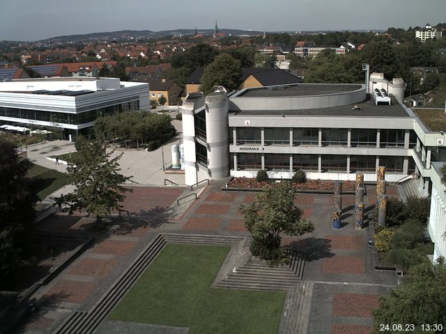 Foto der Webcam: Verwaltungsgebäude, Innenhof mit Audimax, Hörsaal-Gebäude 1