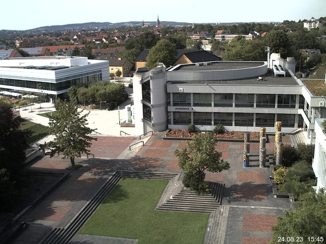 Foto der Webcam: Verwaltungsgebäude, Innenhof mit Audimax, Hörsaal-Gebäude 1