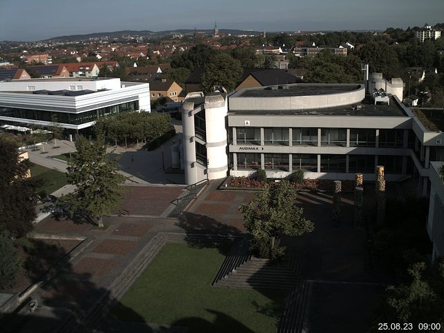 Foto der Webcam: Verwaltungsgebäude, Innenhof mit Audimax, Hörsaal-Gebäude 1