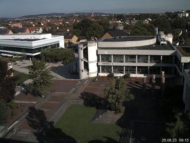 Foto der Webcam: Verwaltungsgebäude, Innenhof mit Audimax, Hörsaal-Gebäude 1