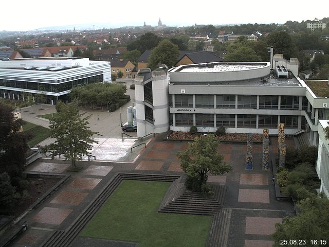 Foto der Webcam: Verwaltungsgebäude, Innenhof mit Audimax, Hörsaal-Gebäude 1