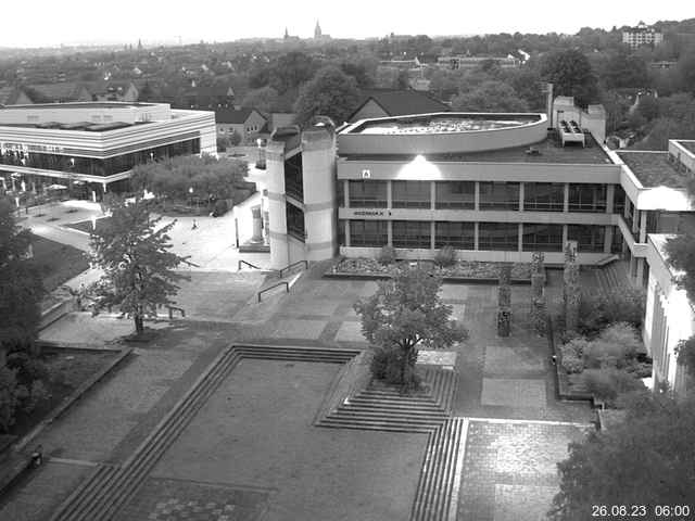 Foto der Webcam: Verwaltungsgebäude, Innenhof mit Audimax, Hörsaal-Gebäude 1