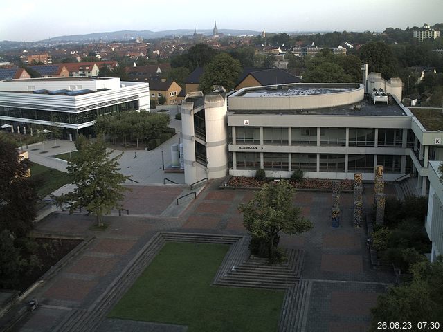 Foto der Webcam: Verwaltungsgebäude, Innenhof mit Audimax, Hörsaal-Gebäude 1