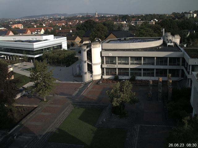 Foto der Webcam: Verwaltungsgebäude, Innenhof mit Audimax, Hörsaal-Gebäude 1